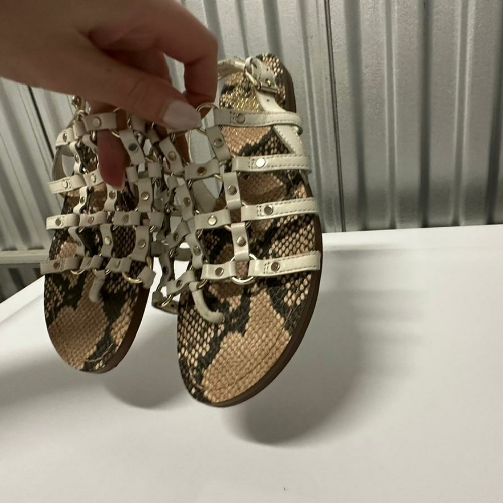 Like NEW Vince Camuto Designer White Gladiator Sandals Size 5.5